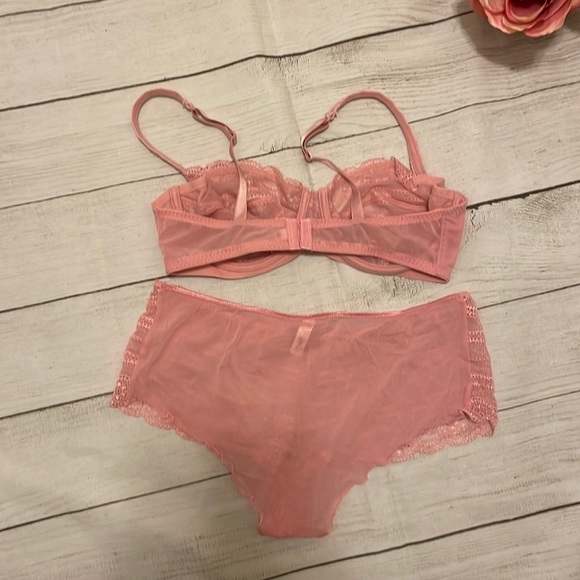 NWOT Victorias Secret bra w/coordinating panty. Sizes 38D and XL. - Picture 6 of 11